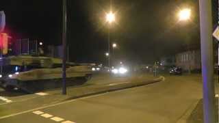 Eine große Leopard 2 Panzer Kolonne in Gütersloh um 2200 Uhr [upl. by Gilbert]