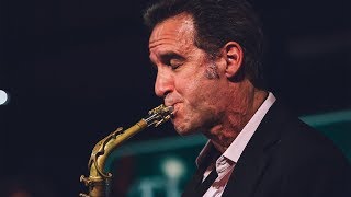 Amazing Saxophone Solo – Eric Marienthal [upl. by Gilligan]