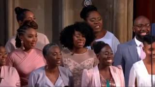 Coro gospel quotKingdom Choirquot dirigido por Karen Gibson ameniza la Boda Real de Harry y Meghan [upl. by Sihun]