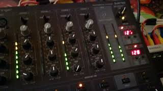 Mixer Behringer DJX 750 [upl. by Myer319]