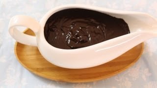 Como fazer calda de chocolate para sorvete e sobremesas [upl. by Ainecey]